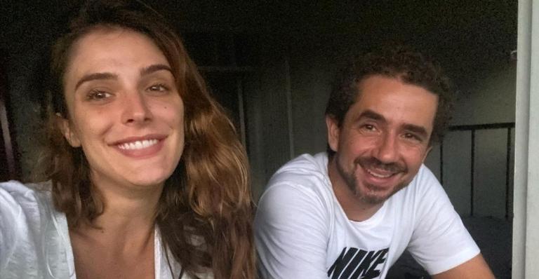 Rafa Brites e Felipe Andreoli embarcam para viagem romântica: ”Vamos só os dois pro sítio…”