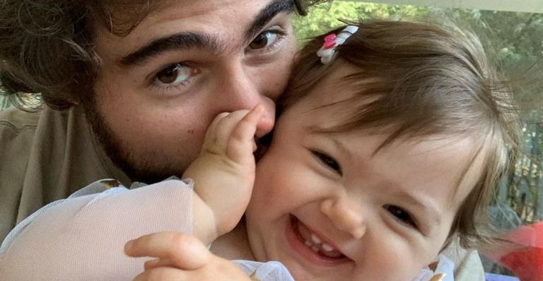 Rafa Vitti compartilha momento divertido de Clara Maria sorrindo: ”Filha, sorriso!”