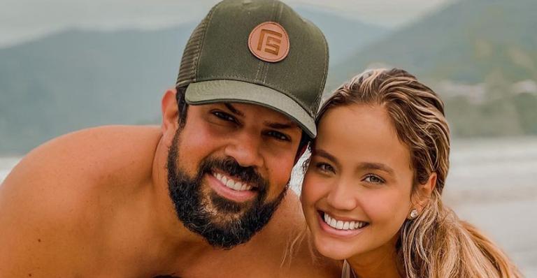 Sorocaba surge em clima de romance com a esposa, Biah Rodrigues