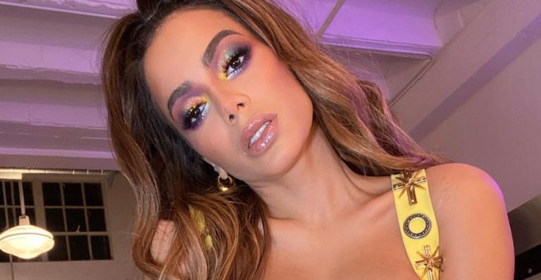 Anitta celebra Dia da Mulher com cliques ao lado de suas inspirações: ”Juntas somos melhores!”