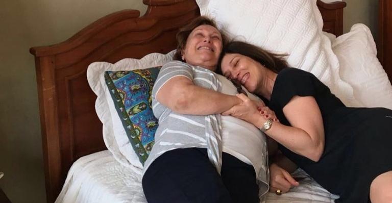 Beth Goulart emociona ao prestar nova homenagem à mãe, Nicette Bruno: ”Me inspiraram”