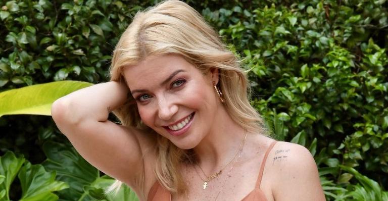 Luiza Possi surge deslumbrante em foto e deseja: ”Feliz Dia da Mulher para todos nós”