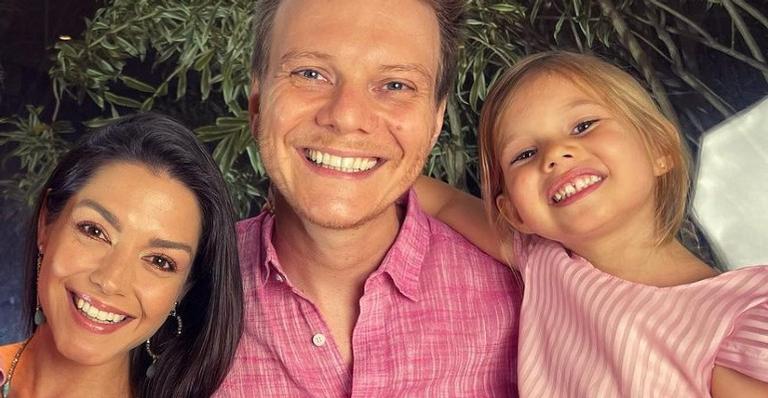 No Dia da Mulher, Michel Teló posta clique de Thais Fersoza e Melinda: ”A rainha e a princesa”