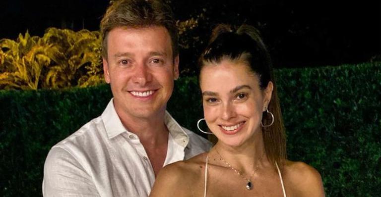 Rodrigo Faro posta vídeo da esposa dormindo de boca aberta e fã diz: ”Aqui jaz um homem corajoso”
