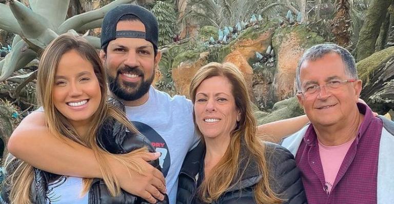Sorocaba publica cliques com a esposa, Biah Rodrigues, e a mãe: ”Obrigado por serem tão incríveis”