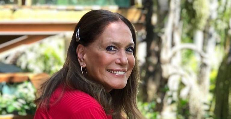 Susana Vieira esbanja alto astral ao começar uma nova semana: ”Sorrindo para a semana”