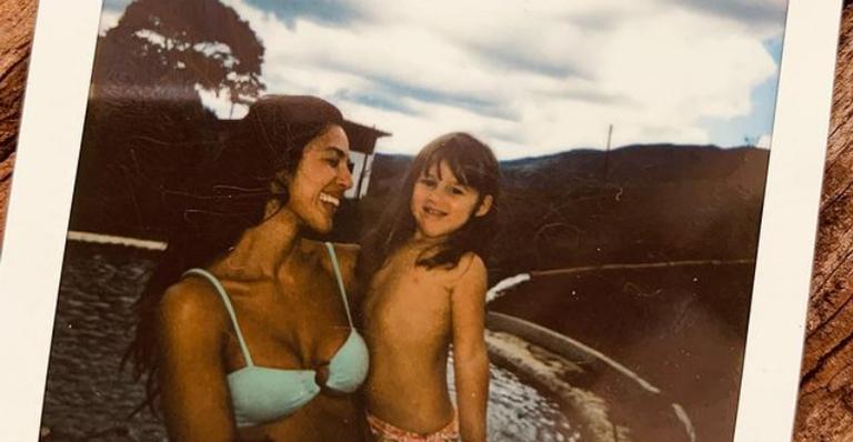 Yanna Lavigne encanta a web ao posar com sua filha, Madalena: ”Existe amor maior?”