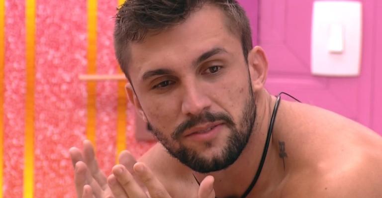 BBB 21: Arthur dispara contra Carla Diaz e Projota concorda: ”É muito grossinha!”