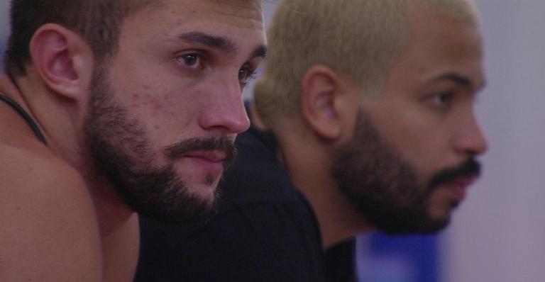 BBB21: Arthur chora ao desabafar com Projota: ”Cometi os erros que falei que não ia cometer”