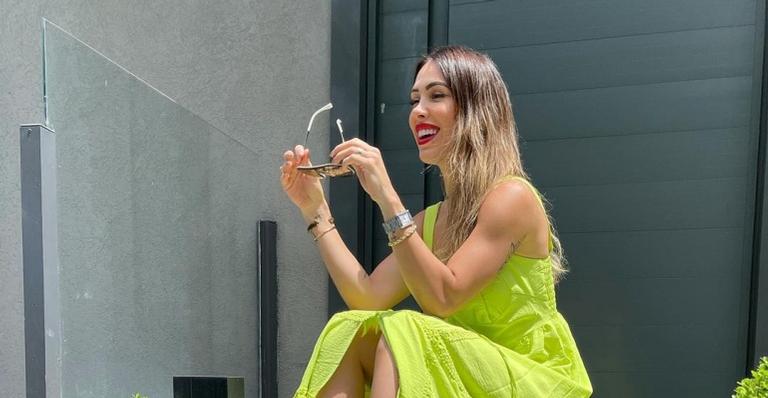 Bella Falconi protagoniza clique fofíssimo com gatinho e encanta web: ”Que amor”