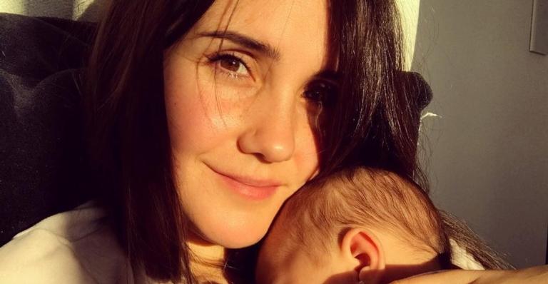 Dulce Maria exibe rostinho da filha pela primeira vez em emocionante homenagem ao ‘Dia da Mulher’