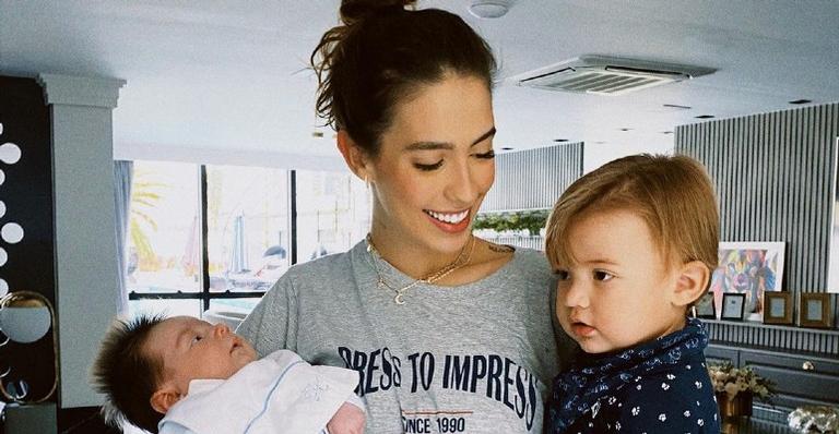 Gabi Brandt publica sequência de fotos perfeitas com Davi e Henri