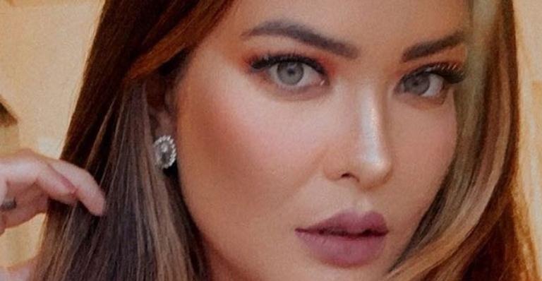 Geisy Arruda abaixa o biquíni até o limite e web baba em corpão bronzeado: ”Que marquinha!”