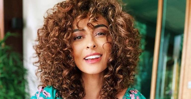Juliana Paes posa de top e abdômen trincado rouba a cena