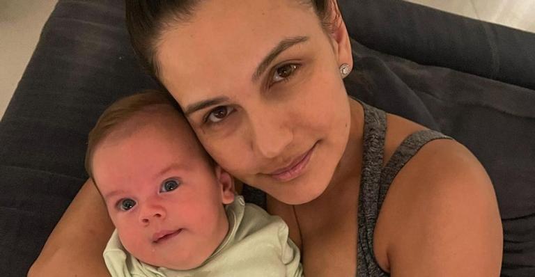 Kyra Gracie posa amamentando o filho, Rayan, e se derrete: ”Eu escolhi ser feliz todos os dias”
