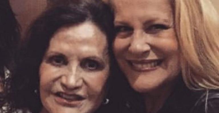 Rosamaria Murtinho relembra foto com Lucinha Lins e comemora aniversário da atriz