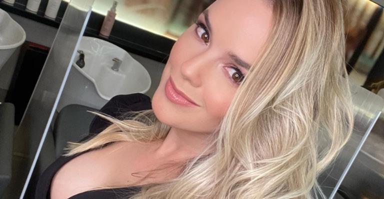 Thaeme Mariôto posa com look deslumbrante e deixa fãs babando: ”Linda demais”