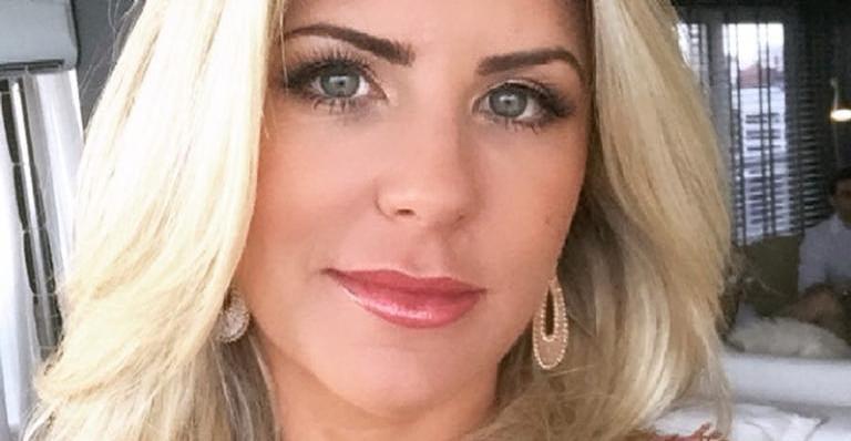 Ex-BBB Íris Stefanelli capricha no look e impressiona ao mostrar mansão