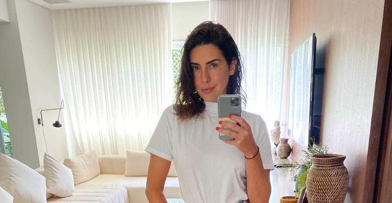 Fernanda Paes Leme posa com look estiloso e brinca: ”Toda bonitinha pra ir à médica”