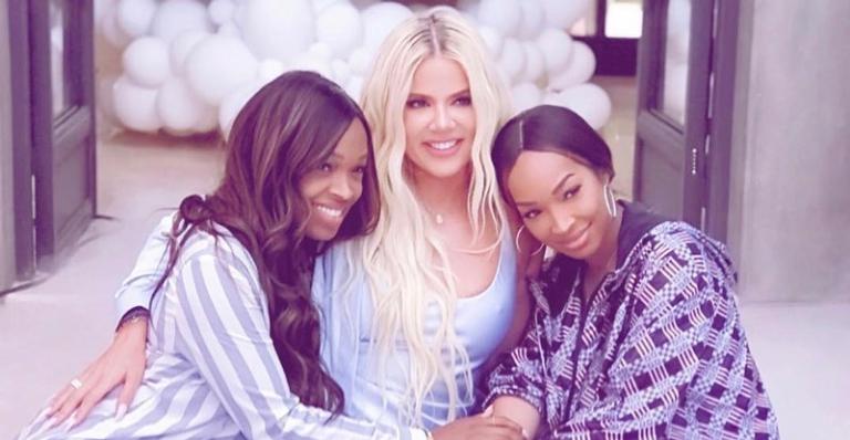 Khloé Kardashian parabeniza as melhores amigas: ”São minhas gêmeas”