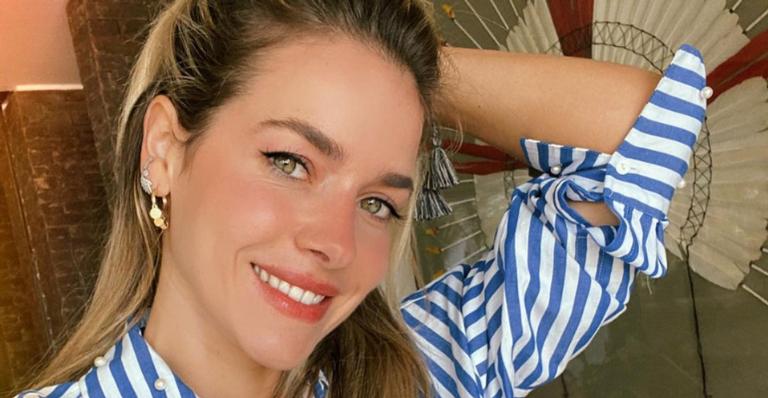 Monique Alfradique esbanja beleza em cliques descontraídos e recebe elogios: ”Super maravilhosa”