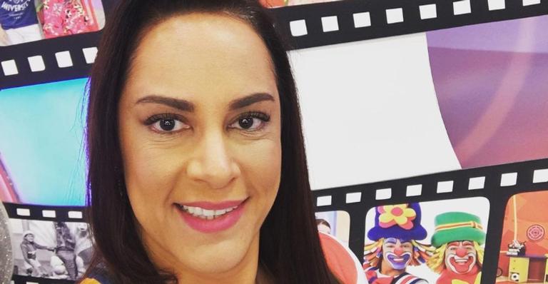 Silvia Abravanel posa sob a luz do sol e recebe elogios da web: ”Que olhar lindo!”