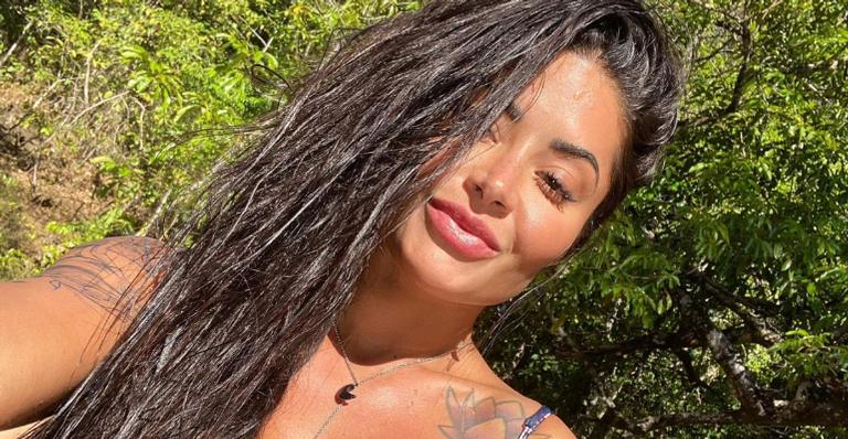 Aline Riscado surge deslumbrante com look animal print e fãs elogiam: ”Perfeita!”