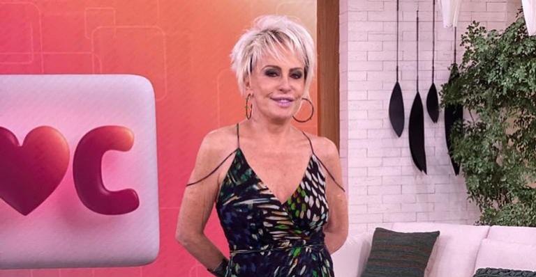 Ana Maria Braga compartilha momento fofíssimo ao lado do seu cachorro: ”Ela sempre ganha