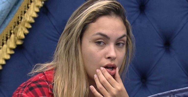 BBB21: Após volta de Carla Diaz, Sarah questiona: ”Será que a gente falou coisa que não podia?”
