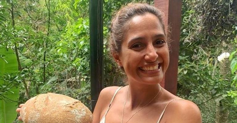 Camila Pitanga renova o bronzeado em meio à natureza: ”Tirei e postei”