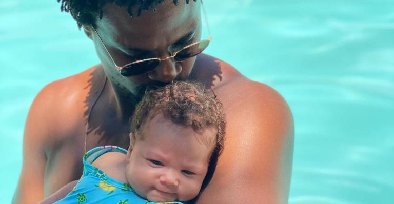David Junior posta clique encantador ao lado da filha, Amora: ”Meu feed agora é dela!”