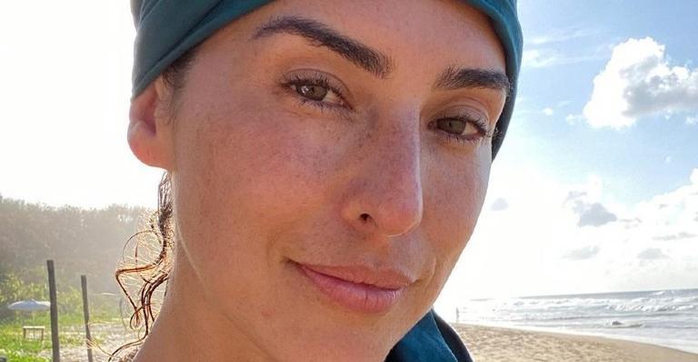 Em clima de TBT, Fernanda Paes Leme aparece de cabelo curtinho e recebe chuva de elogios