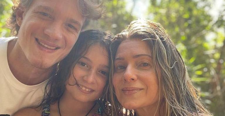 Leticia Spiller derrete corações ao posar com seus filhos: ”Privilégio”
