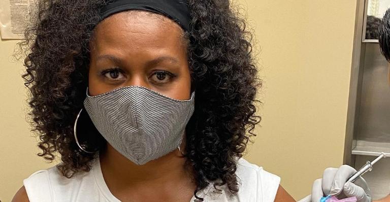 Michelle Obama é vacinada contra a Covid-19: ”Ser vacinado salvará vidas”
