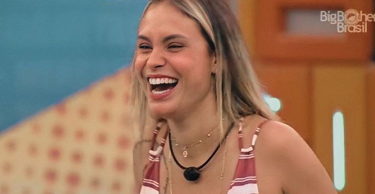 Sarah atinge 8 milhões de seguidores novamente: ”Se bater três vezes ganha música no Fantástico?”