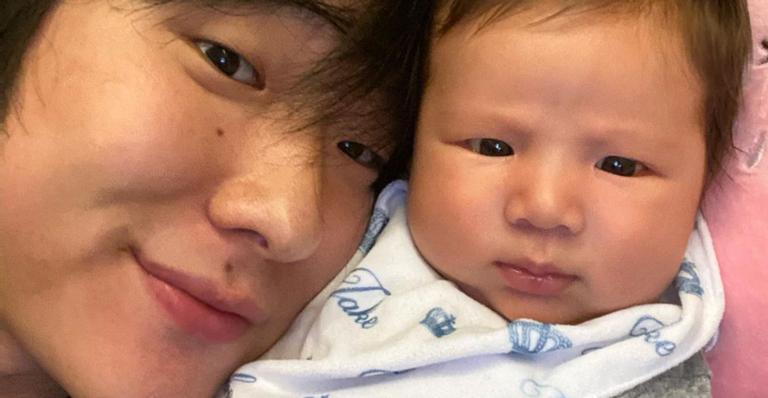 Pyong Lee mostra conversa com Jake, de 1 aninho, e se derrete: ”Bebê mais inteligente do mundo”