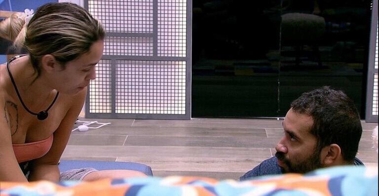 BBB21: Após paredão falso, Sarah acalma Gilberto: ”Não é porque ela voltou que a gente vai sair”