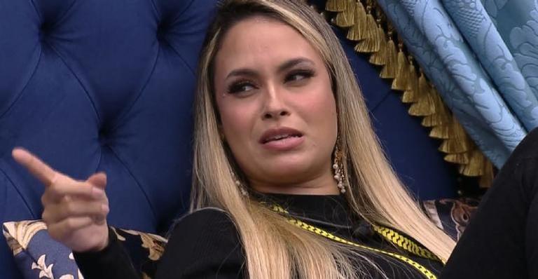 BBB21: Com medo da rejeição, Sarah não segura emoção e chora muito