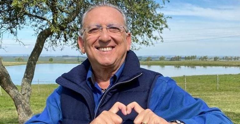 Galvão Bueno é vacinado contra a Covid-19: ”Momento tão esperado”