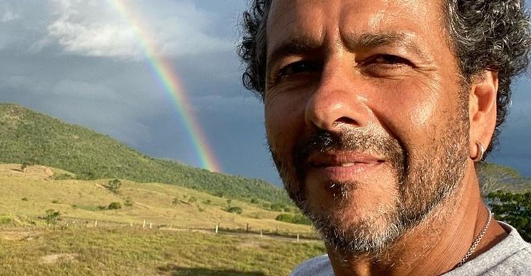 Marcos Palmeira lamenta um ano desde a 1ª morte por Covid-19: ”O luto não é individual”