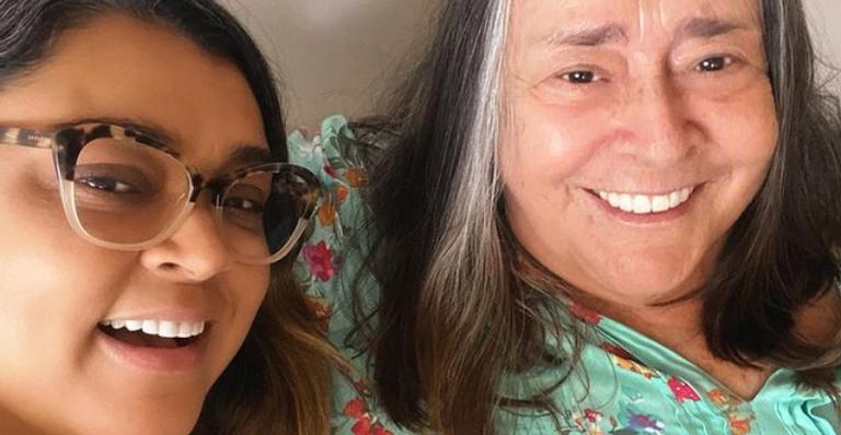 Preta Gil derrete corações ao posar com a mãe: ”É uma benção”