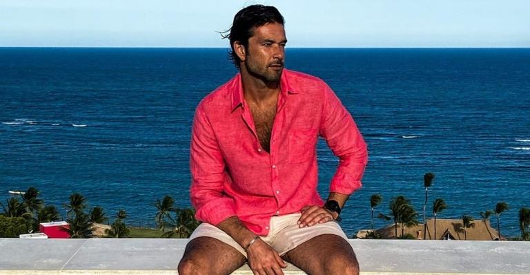 Sergio Marone rouba a cena ao posar sorridente em clique belíssimo e dispara: ”Fim de semana”