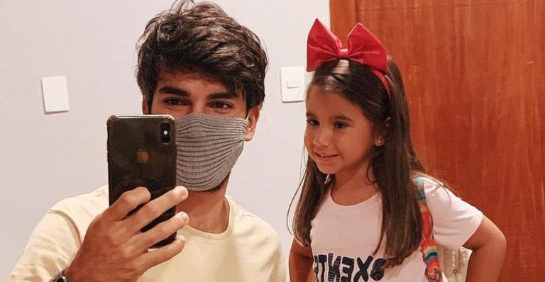 Hugo Moura publica clique fofíssimo de Maria Flor e encanta a web: ”Princesa”