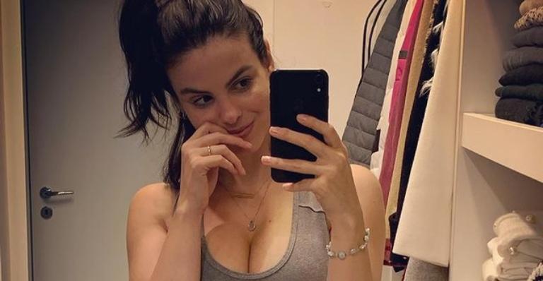 Sthefany Brito mostra a barriga pós-gravidez e faz reflexão: ”Senti gratidão”