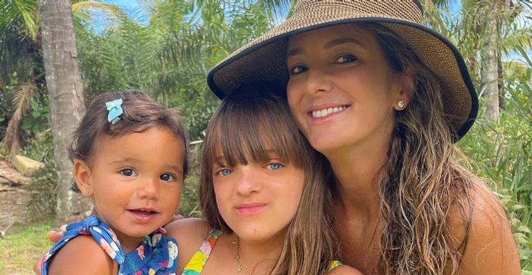 Ticiane Pinheiro posa com as filhas, Rafa e Manu, e se declara: ”Explosão de amor”