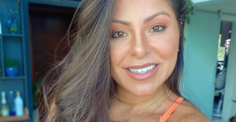 De biquíni branco, Andressa Ferreira arranca suspiros da web: ”Maravilhosa!”