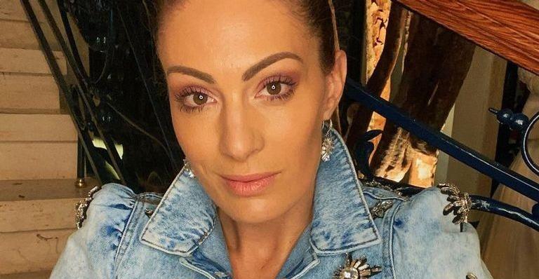 Esposa de César Filho, Elaine Mickely, chama atenção ao dançar de biquíni em sua mansão
