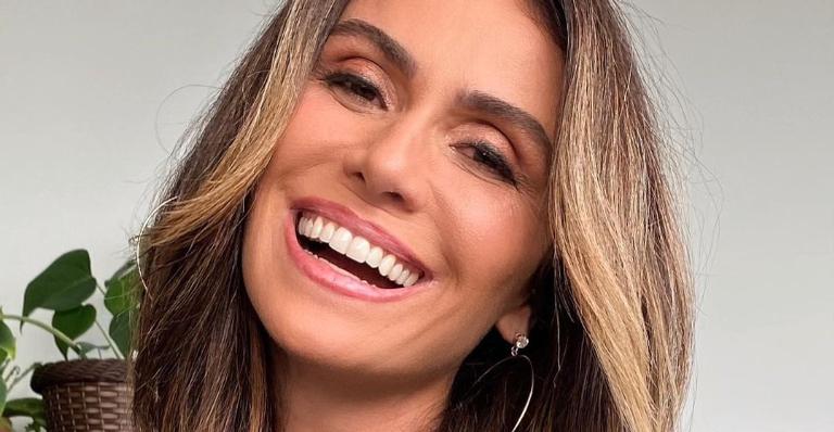 Giovanna Antonelli posa com biquíni de oncinha e chama atenção: ”Que mulher”
