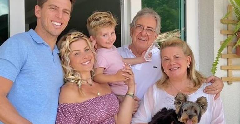 Karina Bacchi curte final de semana em família e divide cliques na web