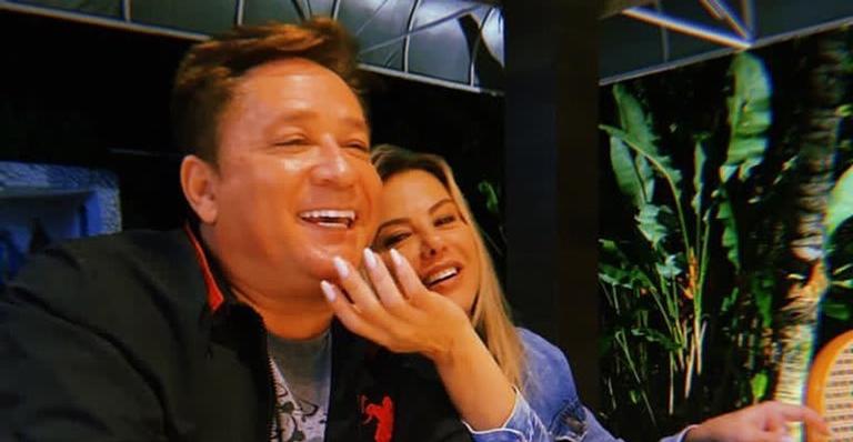 Poliana Rocha posa com o marido, Leonardo: ”Companheirismo permanece forte!”